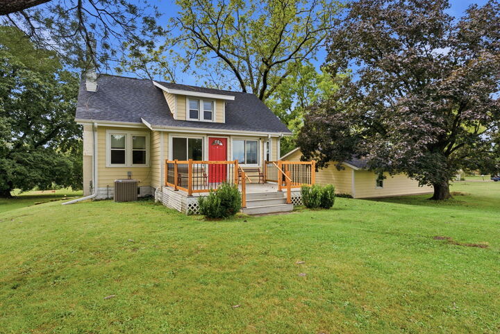 Property Photo:  2103 Snug Harbor  IA 52761 