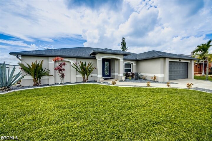 Property Photo: 816 SW 28th Terrace FL 33914