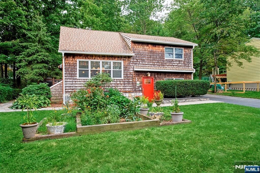 Property Photo:  9 Melrose Avenue  NJ 07421 