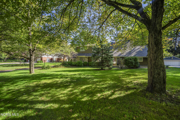 Property Photo: 2242 Dundas Road OH 43606