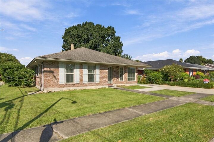 Property Photo: 3800 Napoli Drive LA 70002