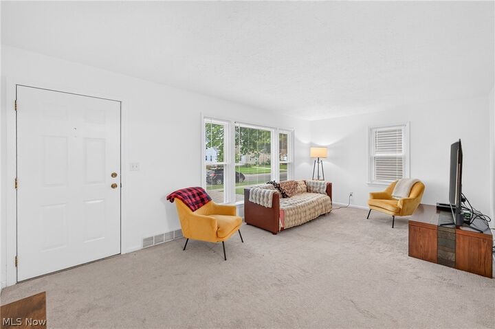 Property Photo:  305 E 329th Street  OH 44095 