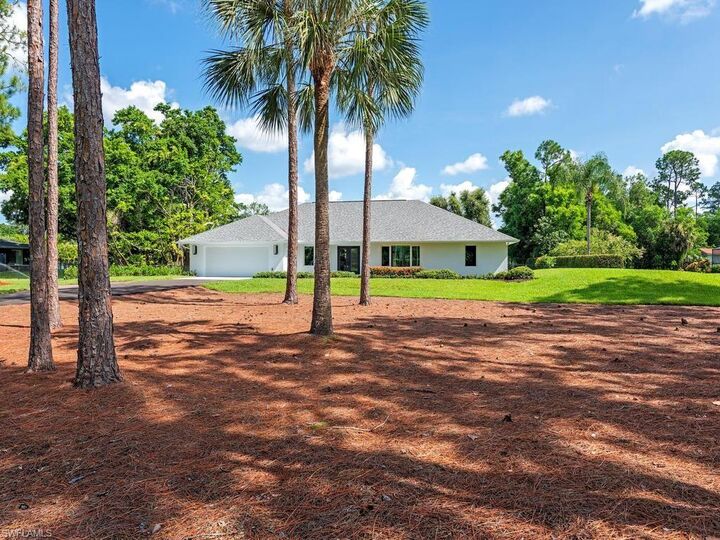 Property Photo:  5520 Cynthia Ln  FL 34112 