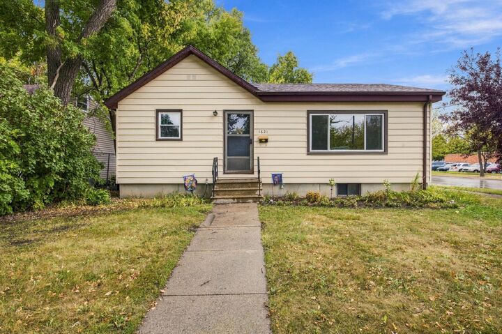 Property Photo:  1621 12th Avenue S  ND 58103 
