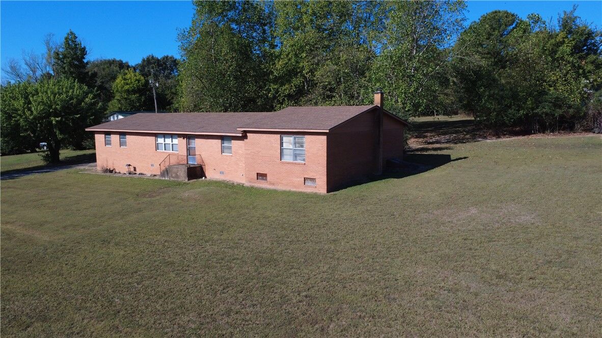 Property Photo: 1802 N 7 Highway AR 72601