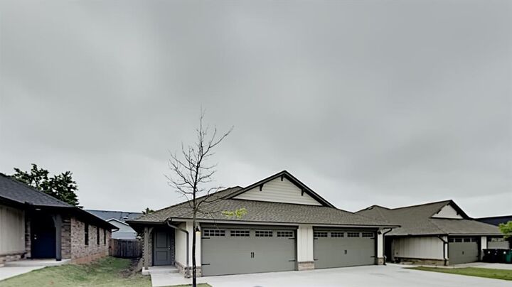 Property Photo:  