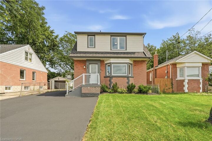 Property Photo:  117 West 5th Street  ON L9C 3N7 