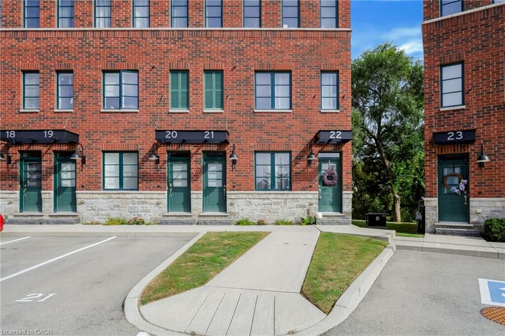 Property Photo:  290 Barton Street W 22  ON L8R 3P3 