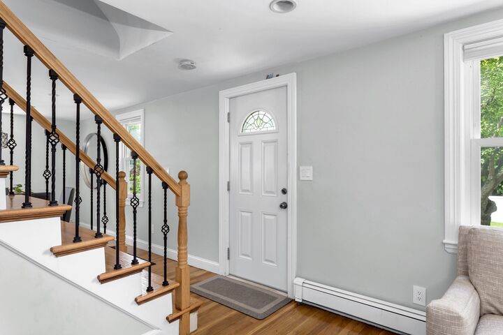 Property Photo:  92 Hawthorn  MA 02090 