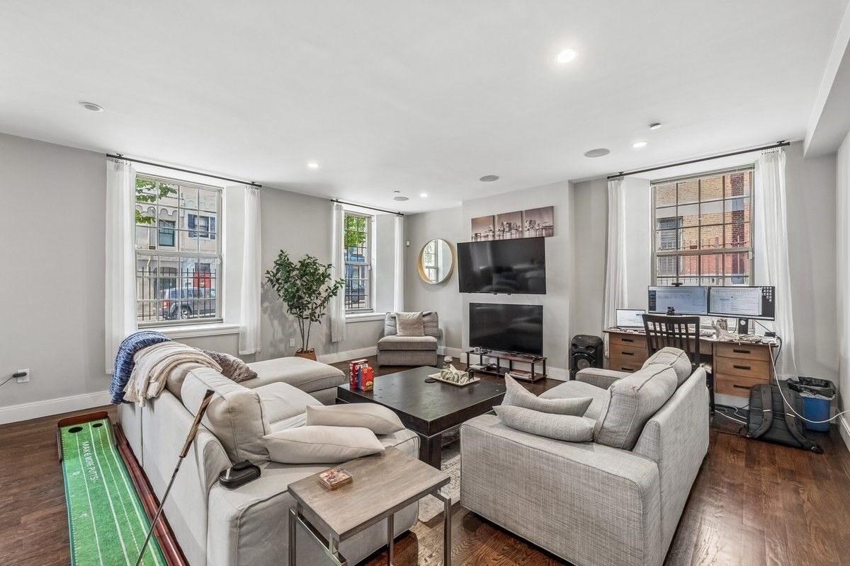 Property Photo:  225 Dorchester Street 27  MA 02127 
