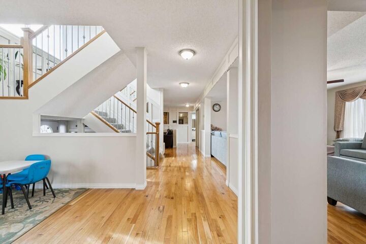 Property Photo:  7 Willow Vale  AB T2P 3G7 