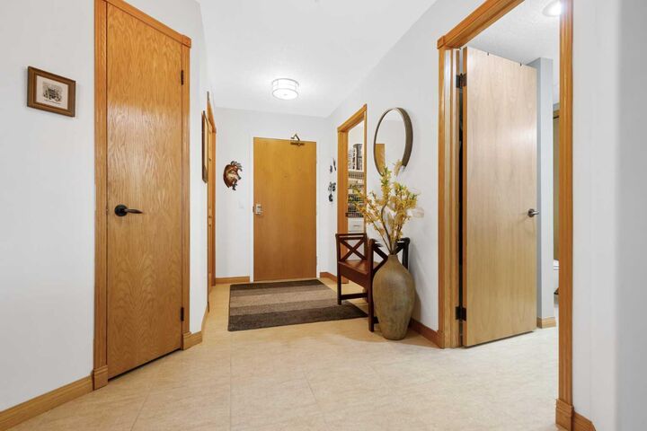 Property Photo:  6868 Sierra Morena Boulevard SW 246  AB T3H 3R6 