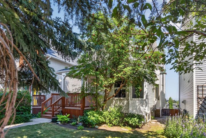 Property Photo:  1924 29 Avenue S  AB T2T 1N1 