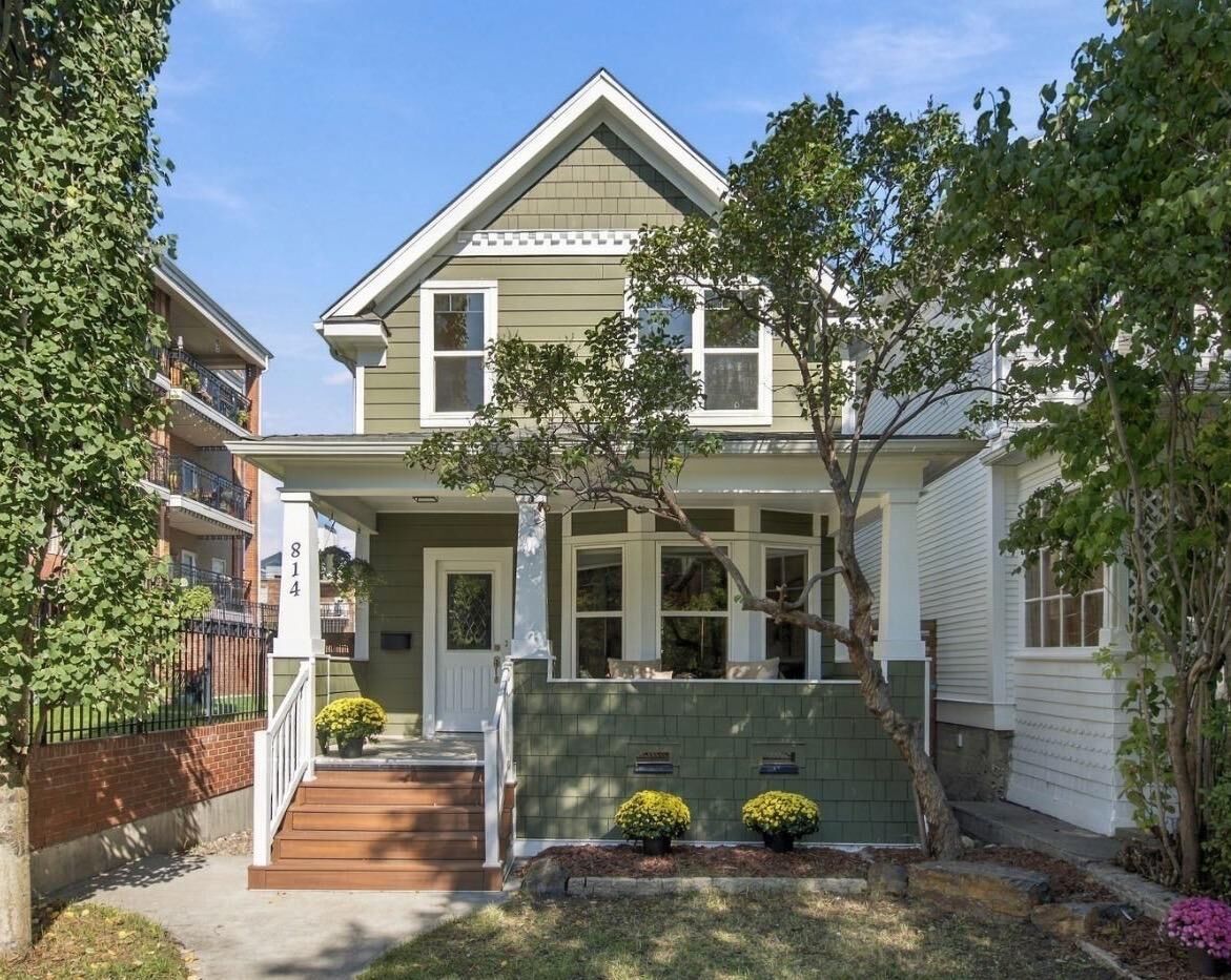 Property Photo: 814 19 Avenue SW AB T2T 0H5