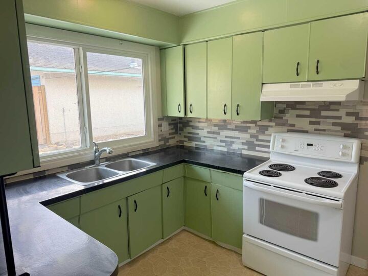 Property Photo:  51 Lakeview Crescent  AB T0A 2C0 