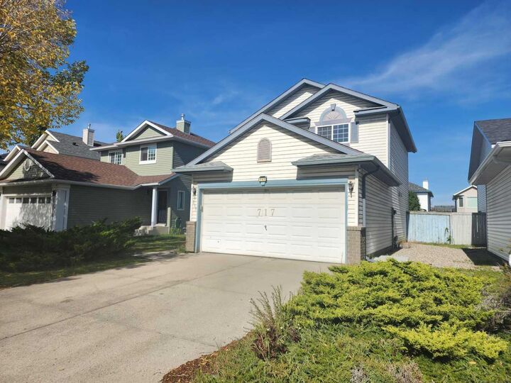 Property Photo:  717 Harvest Hills Drive NE  AB T3K 4R3 