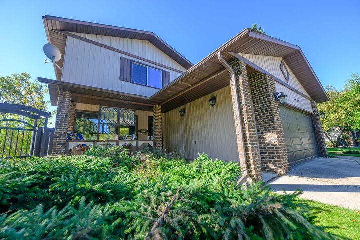 Property Photo:  9905 75 Avenue  AB T8V 4X2 