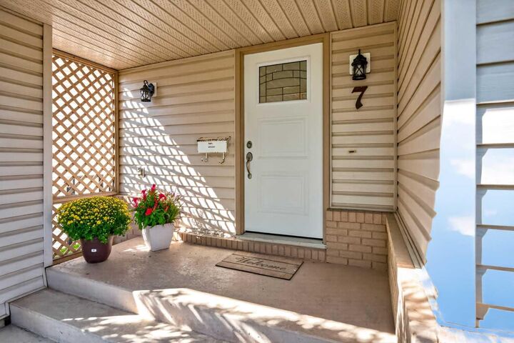Property Photo:  7 Woodbrook Way SW  AB T2W 4J7 