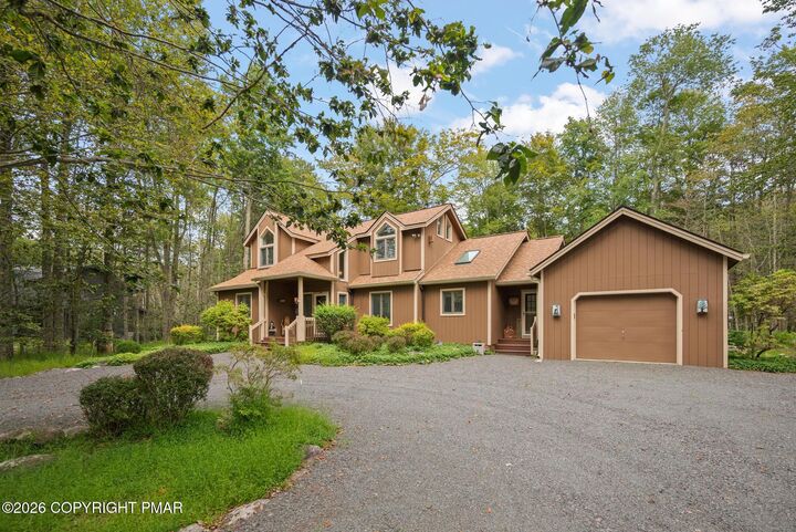 Property Photo:  126 Outpost Way  PA 18350 