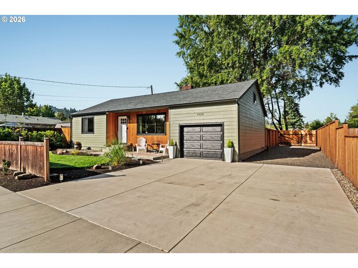 Property Photo: 1928 Arthur St OR 97405