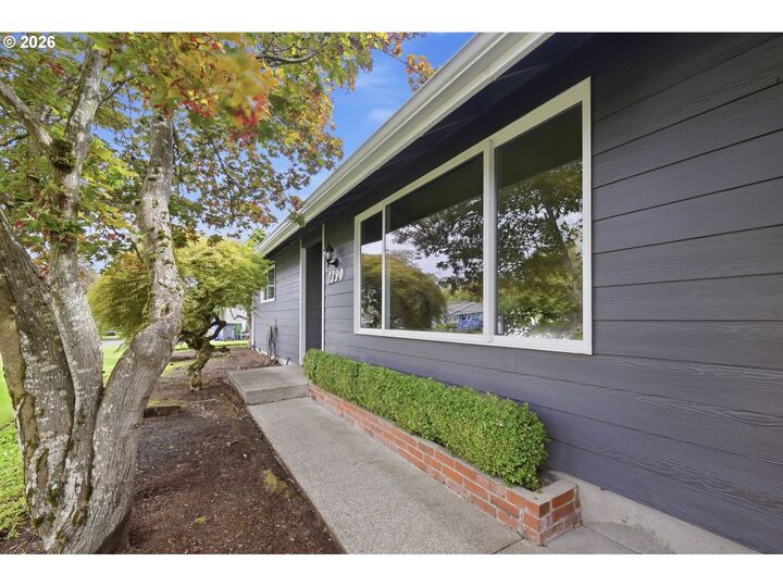 Property Photo: 1190 Sanborn Ave OR 97404