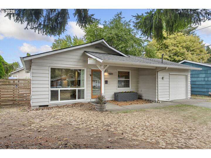 Property Photo: 9009 N New York Ave OR 97203