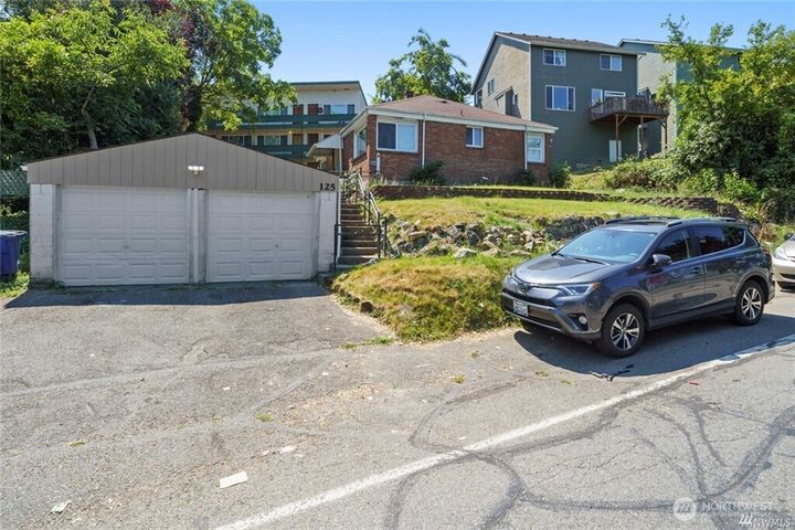 Property Photo:  125  Hayes Place SW 1 & 2  WA 98057 
