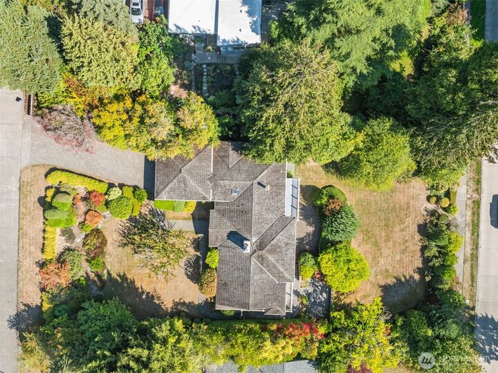 Property Photo: 6115 NE Keswick Drive WA 98105
