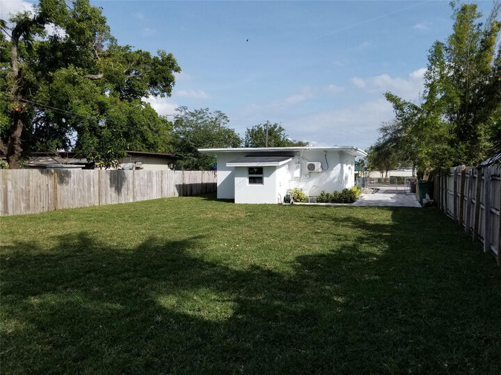 Property Photo:  4217 SW 61st Avenue  FL 33314 