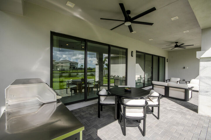 Property Photo: 10050 Skyloft Street FL 33412