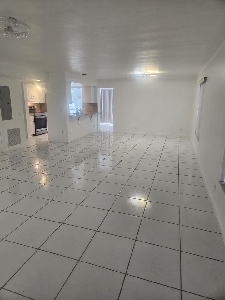 Property Photo: 2141 SW 23rd Avenue FL 33312