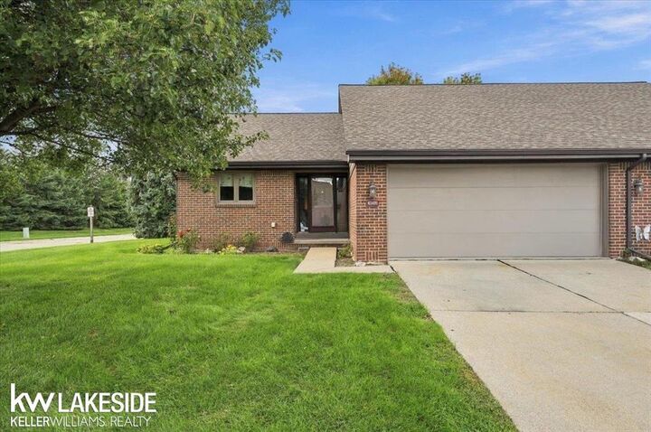 Property Photo:  45491 Meadows Square  MI 48044 