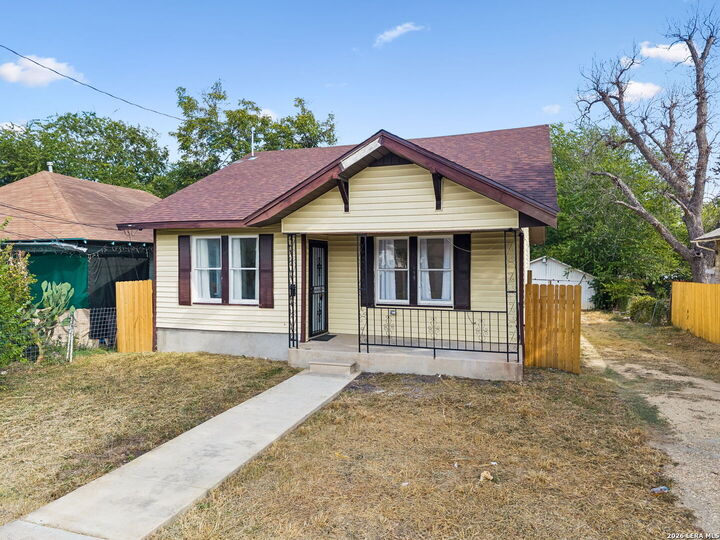 Property Photo: 637 Canton TX 78202