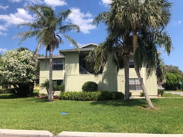 Property Photo: 21 Clipper Ct FL 32080