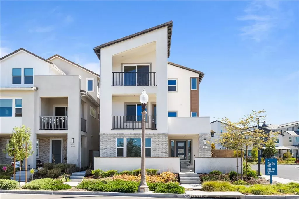 Property Photo:  427 Flycatcher  CA 92618 