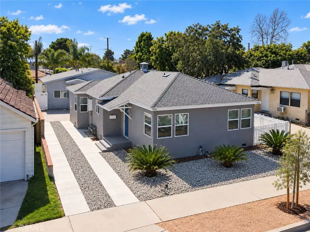 Property Photo:  2002 W Victory  CA 91506 