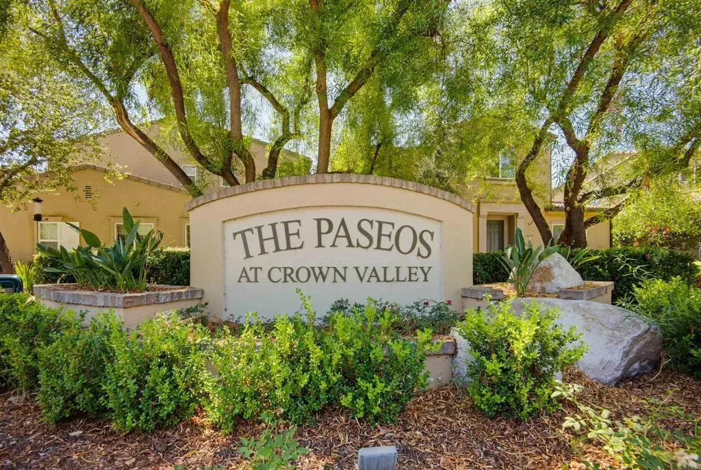 Property Photo: 37375 Paseo Tulipa CA 92563