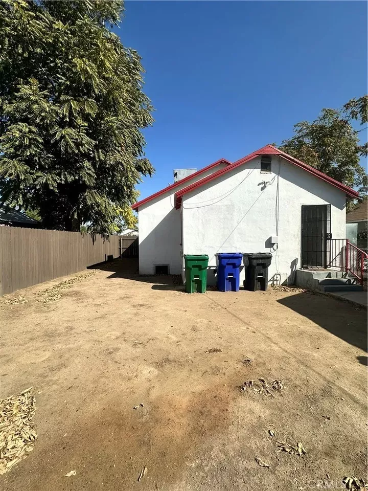 Property Photo:  111 E Moneta  CA 93308 