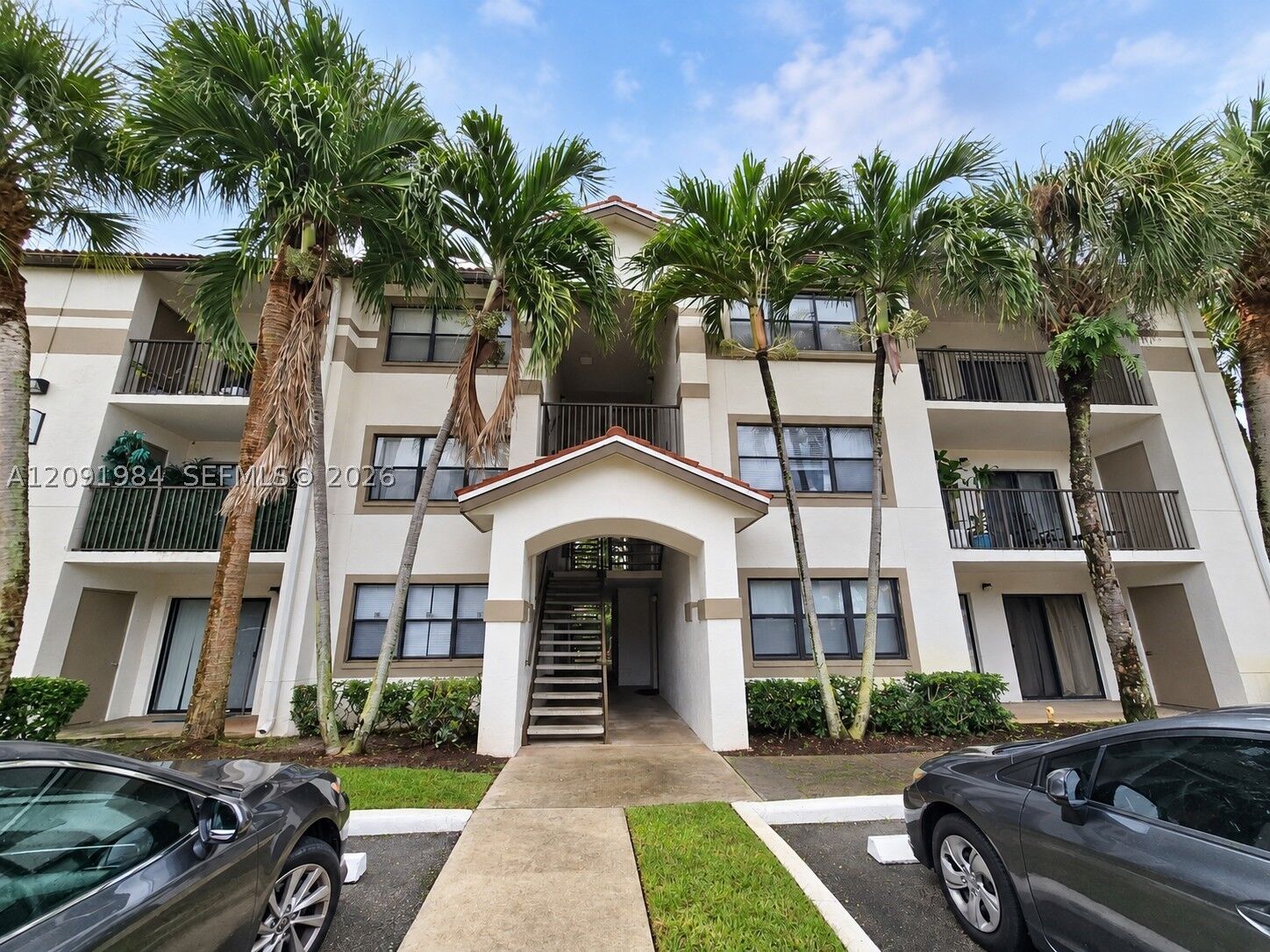 Property Photo: 620 S Park Rd 25-2 FL 33021