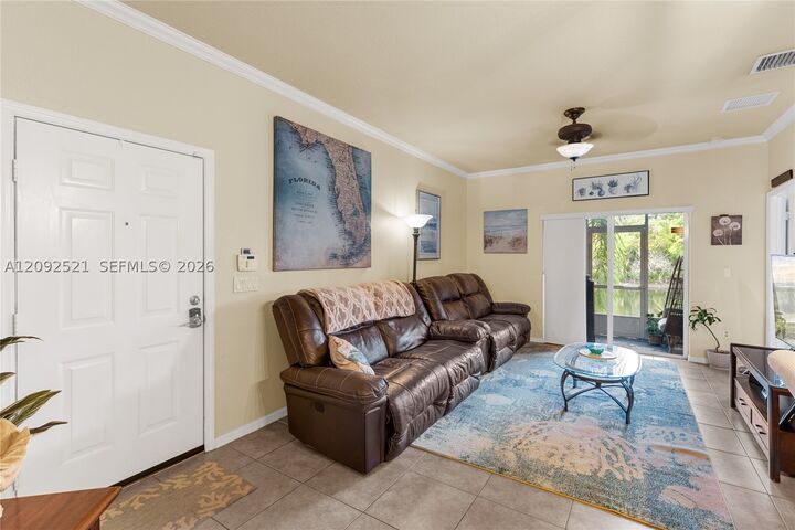 Property Photo:  9052 Plymouth Pl 9052  FL 33321 