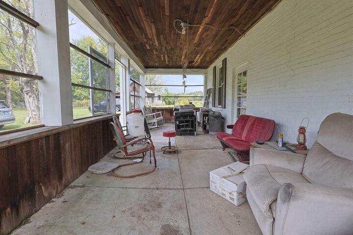 Property Photo:  750 Hilltop Farm Lane  IN 47060 