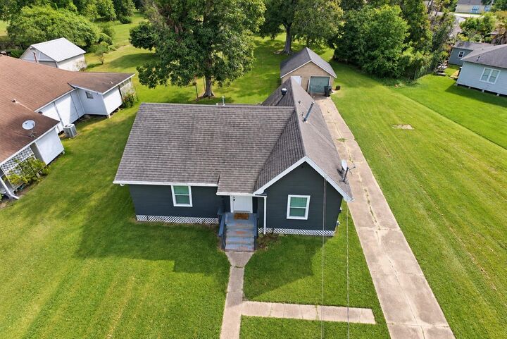 Property Photo: 4608 McKinley Ave TX 77619