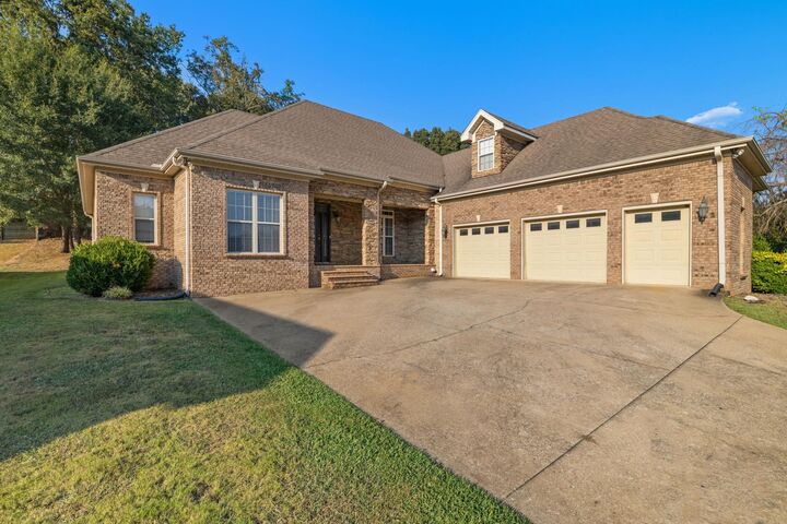 Property Photo: 501 Koger St AL 35645