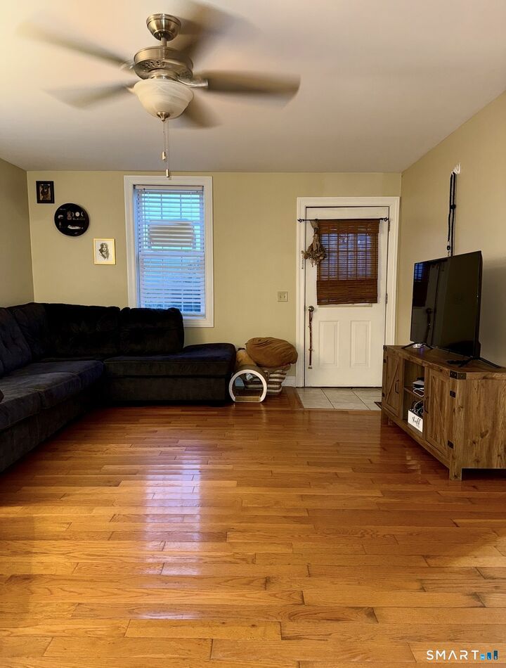Property Photo:  1 Harbor View Lane 1  CT 06360 