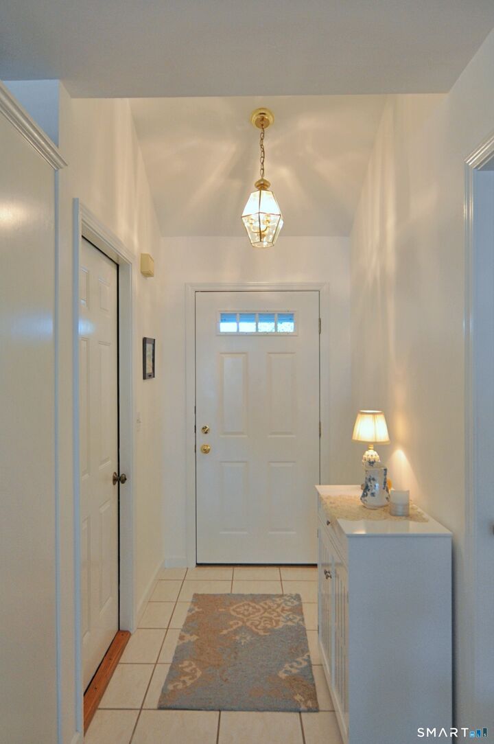 Property Photo:  44 Elizabeth Circle 44  CT 06482 