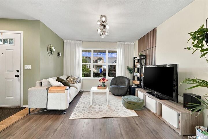 Property Photo:  215 Coad Manor  SK S7R 0A7 