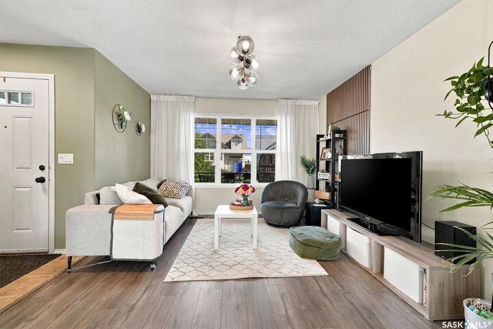Property Photo:  215 Coad Manor  SK S7R 0A7 