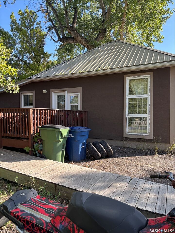 Property Photo:  530 Manitoba Street E  SK S6H 0A7 