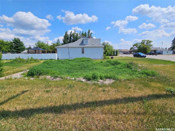 Property Photo:  297 2nd Avenue W  SK S0K 4L0 