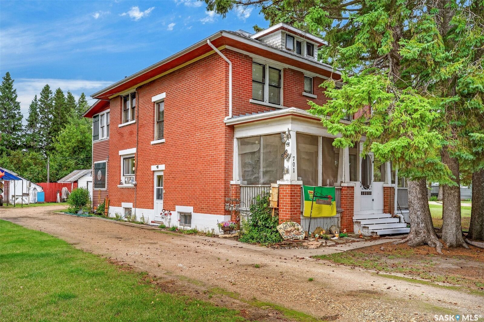 Property Photo:  701 2nd Avenue  SK S0E 1P0 